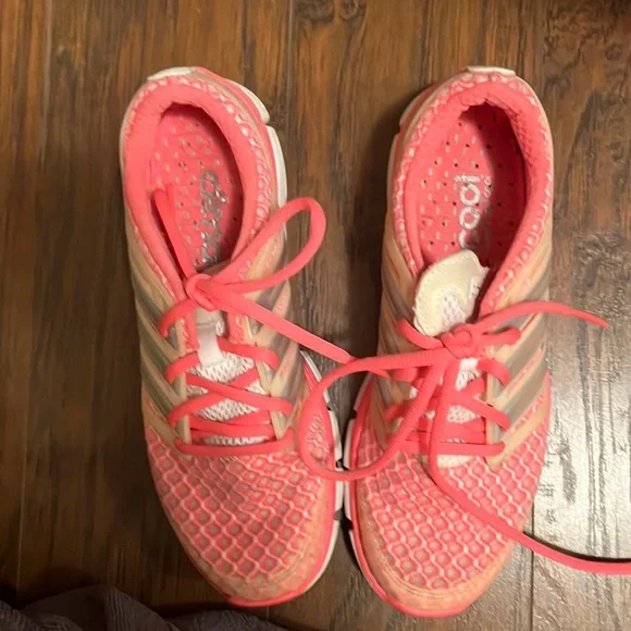 Adorable adidas sneakers - Picture 1 of 2